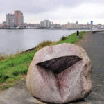 (23) Gerard Höweler, Het hart van de steen, 2014, zwerfkei, 80 x 80 x70 cm
