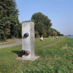 (16) Adrie Verhoeven, Het dagelijkse leven van de steen, 2002, hardsteen, graniet, 200 x 80 x 80 cm